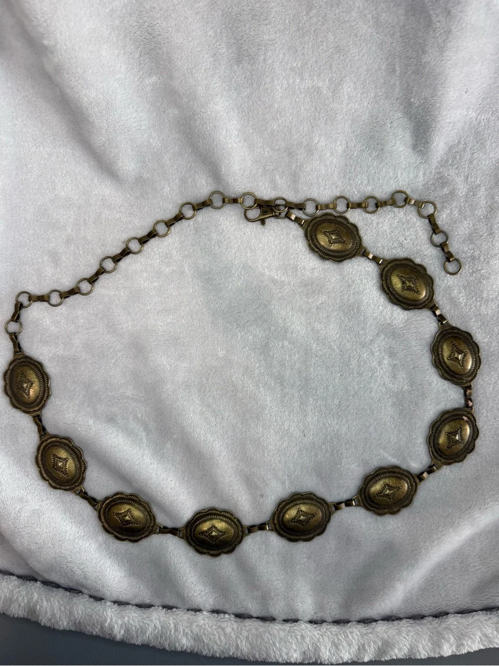 Vintage-Inspired Oval Medallion Chain Belt - Gold Tone